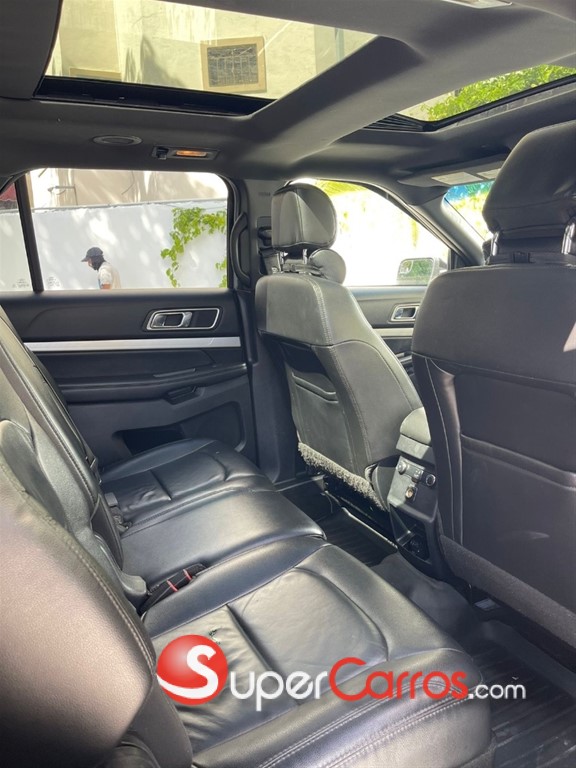2016 Ford Explorer XLT — foto 9 / 10