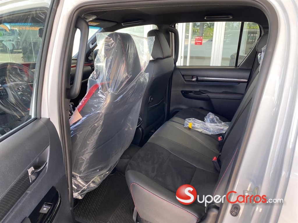 2026 Toyota Hilux GR Sport — foto 6 / 8
