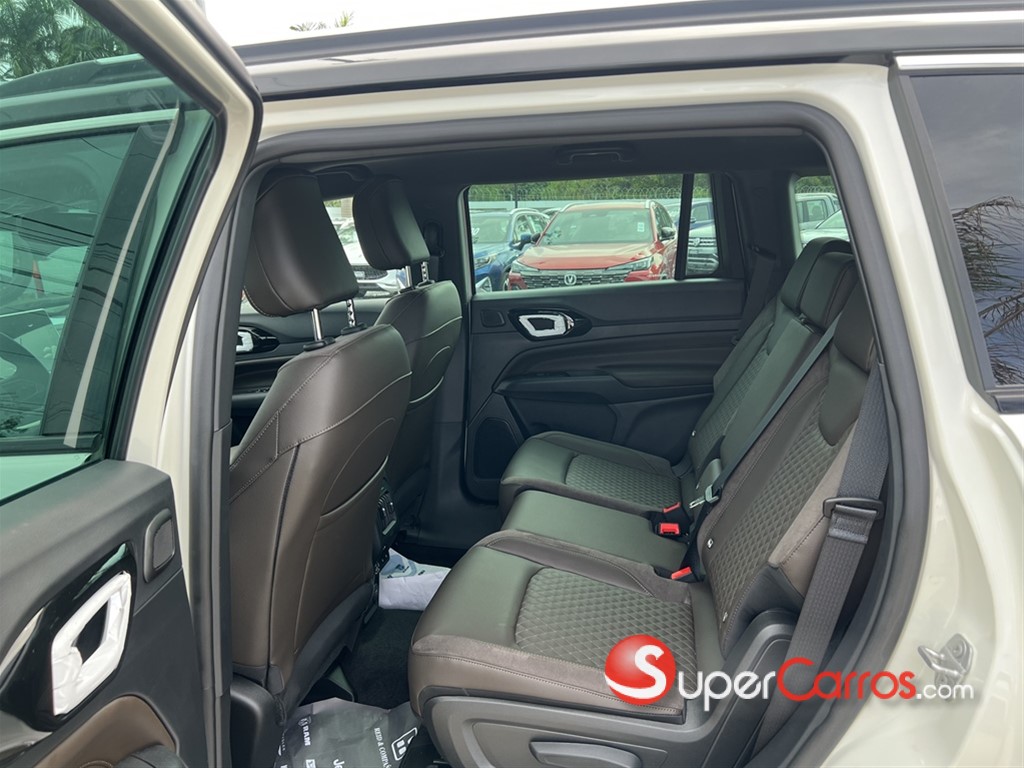 2024 Jeep Commander Overland — foto 6 / 10