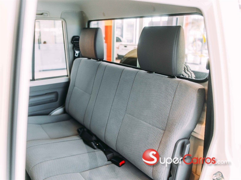 2026 Toyota Land Cruiser Serie 70 Pick up — foto 4 / 12