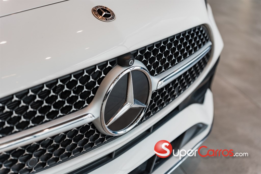 2026 Mercedes-Benz Clase C 300 AMG Hibrid — foto 2 / 9