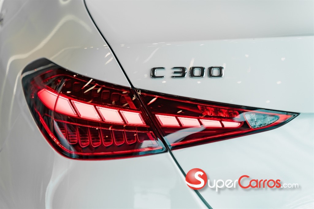 2026 Mercedes-Benz Clase C 300 AMG Hibrid — foto 4 / 9