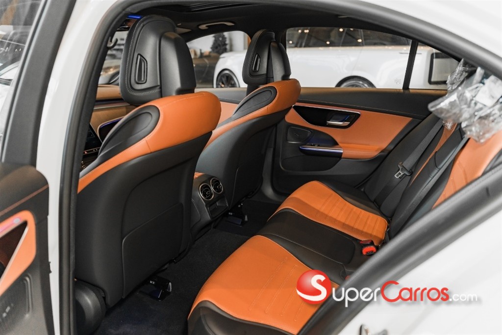 2026 Mercedes-Benz Clase C 300 AMG Hibrid — foto 6 / 9