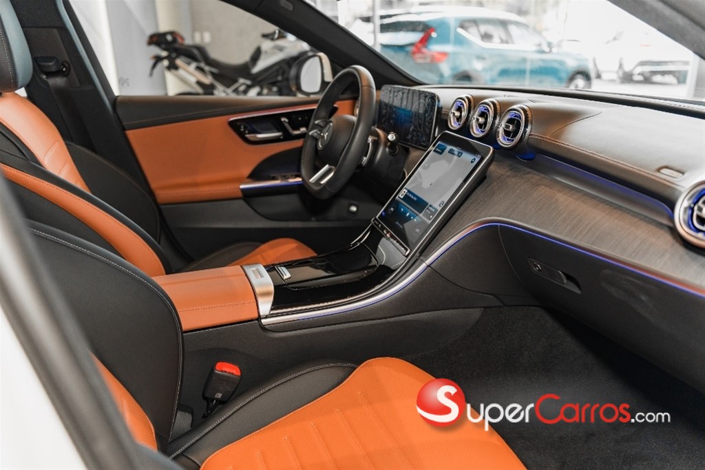2026 Mercedes-Benz Clase C 300 AMG Hibrid — foto 7 / 9