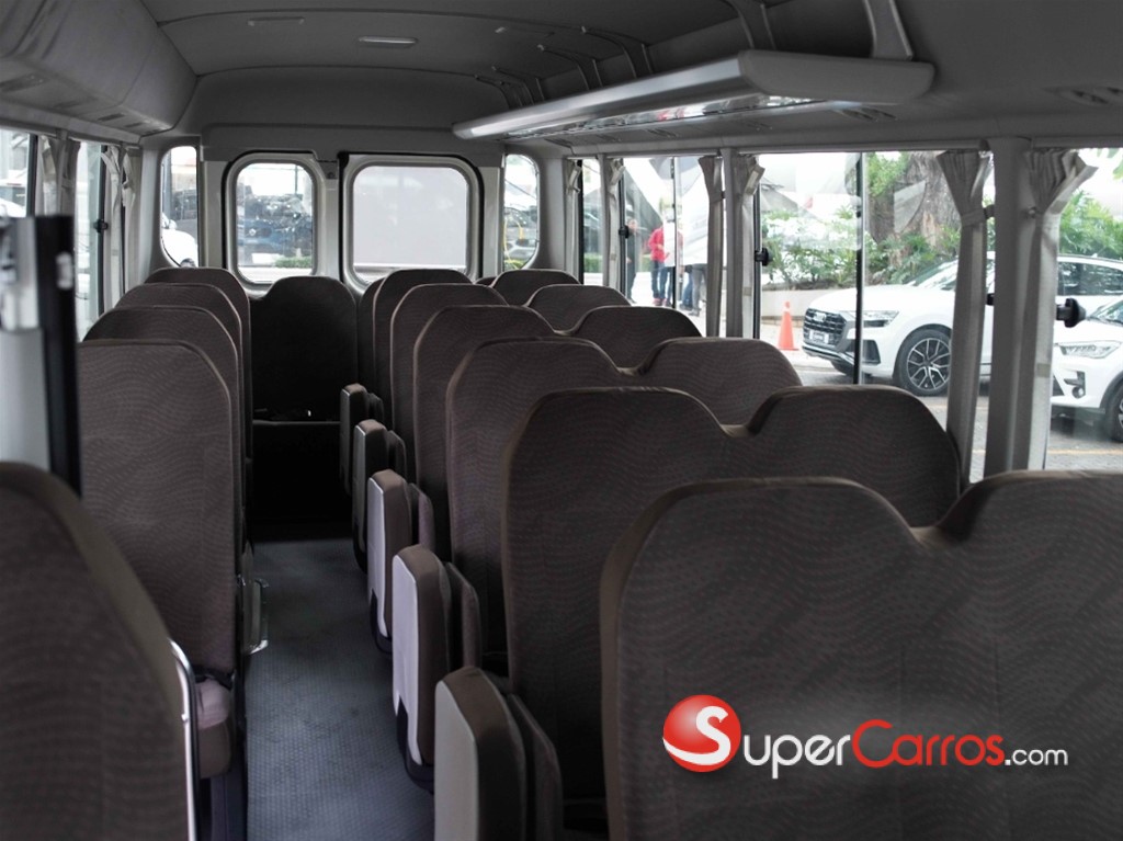 2026 Toyota Coaster — foto 8 / 12