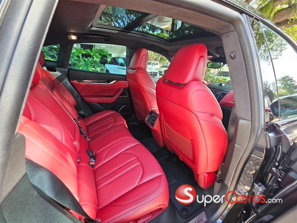 2022 Maserati Levante Modena — foto 8 / 11
