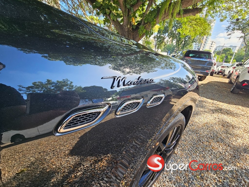 2022 Maserati Levante Modena — foto 10 / 11
