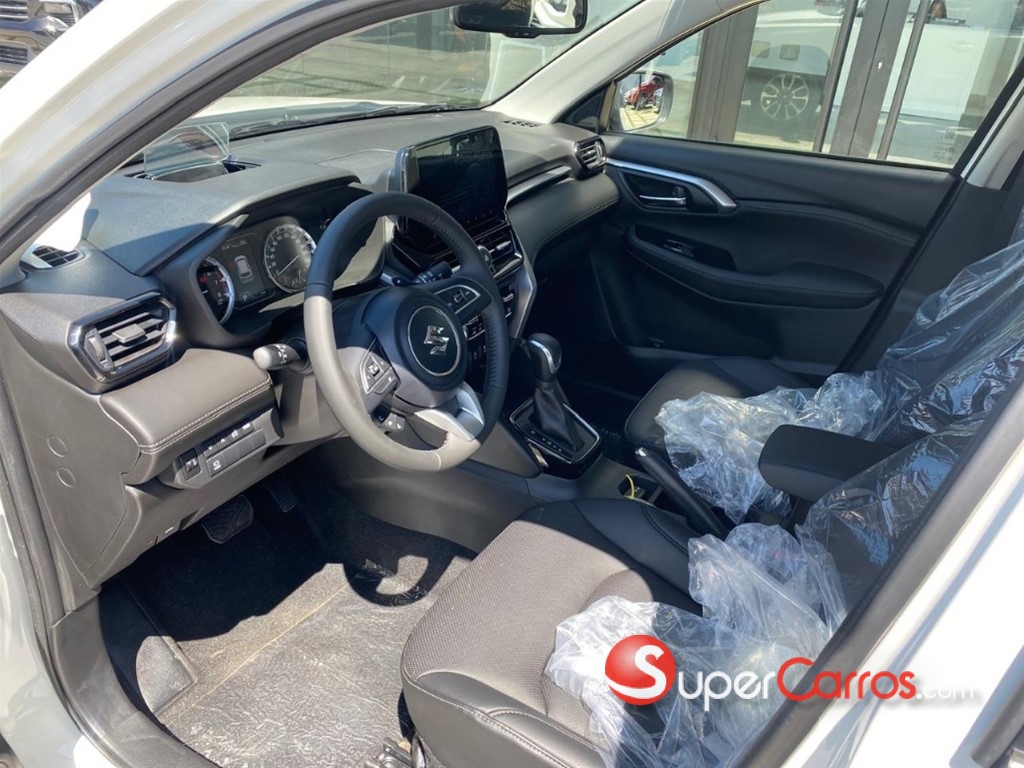 2025 Suzuki Grand Vitara GLX — foto 5 / 9