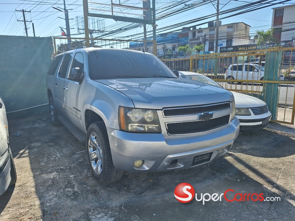 2011 Chevrolet Suburban LTZ — foto 2 / 6