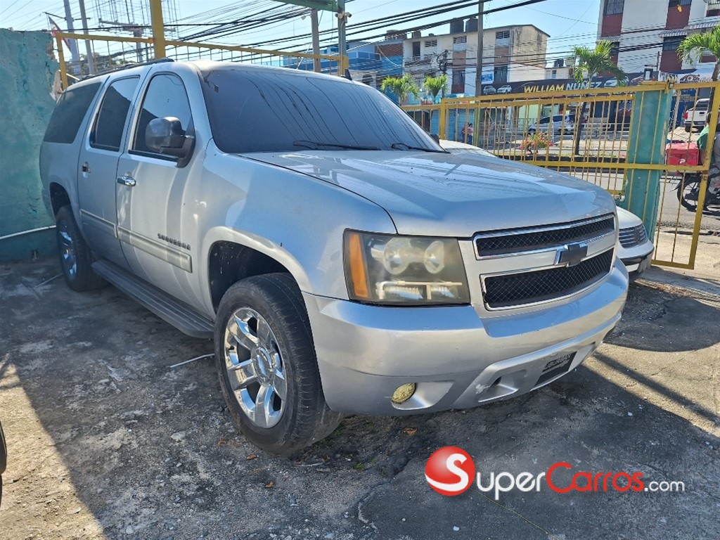 2011 Chevrolet Suburban LTZ — foto 3 / 6