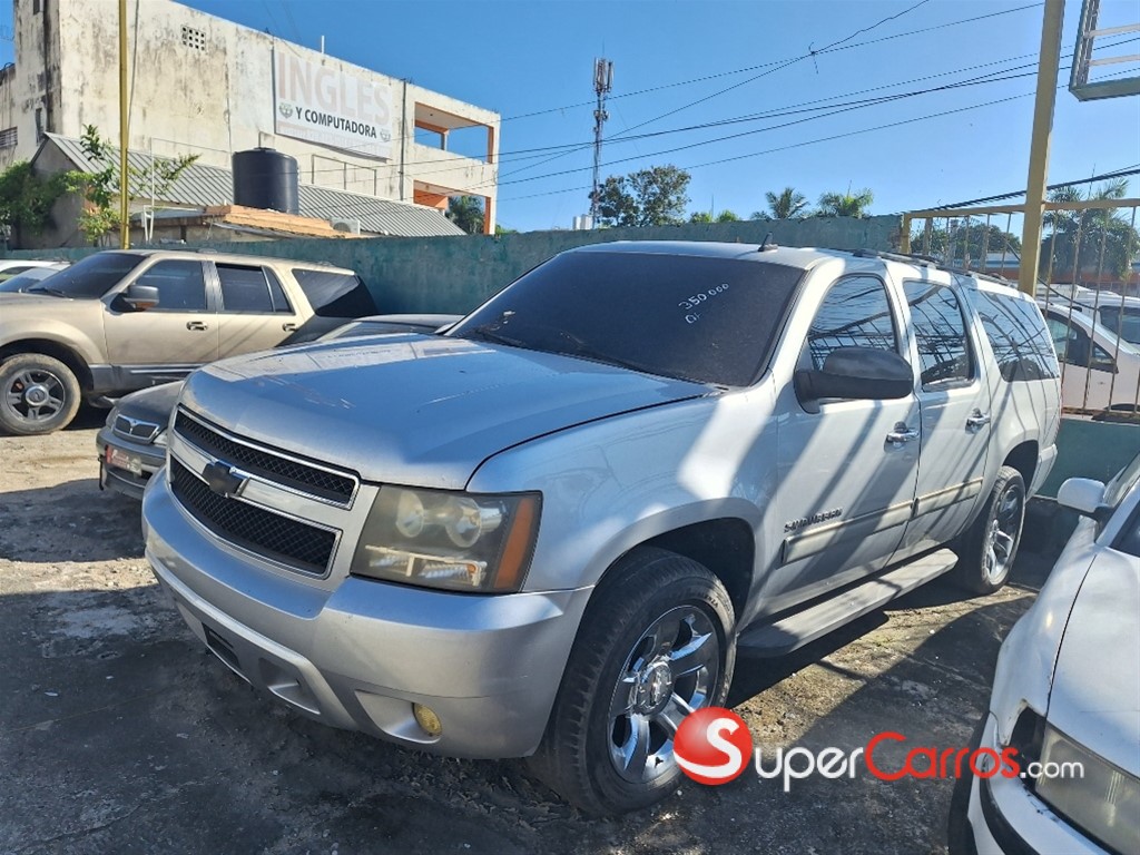 2011 Chevrolet Suburban LTZ — foto 5 / 6