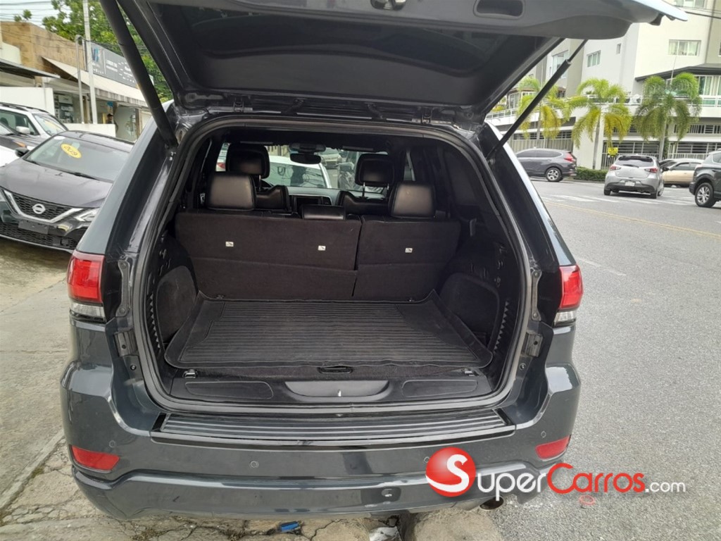 2017 Jeep Grand Cherokee Laredo — foto 10 / 11