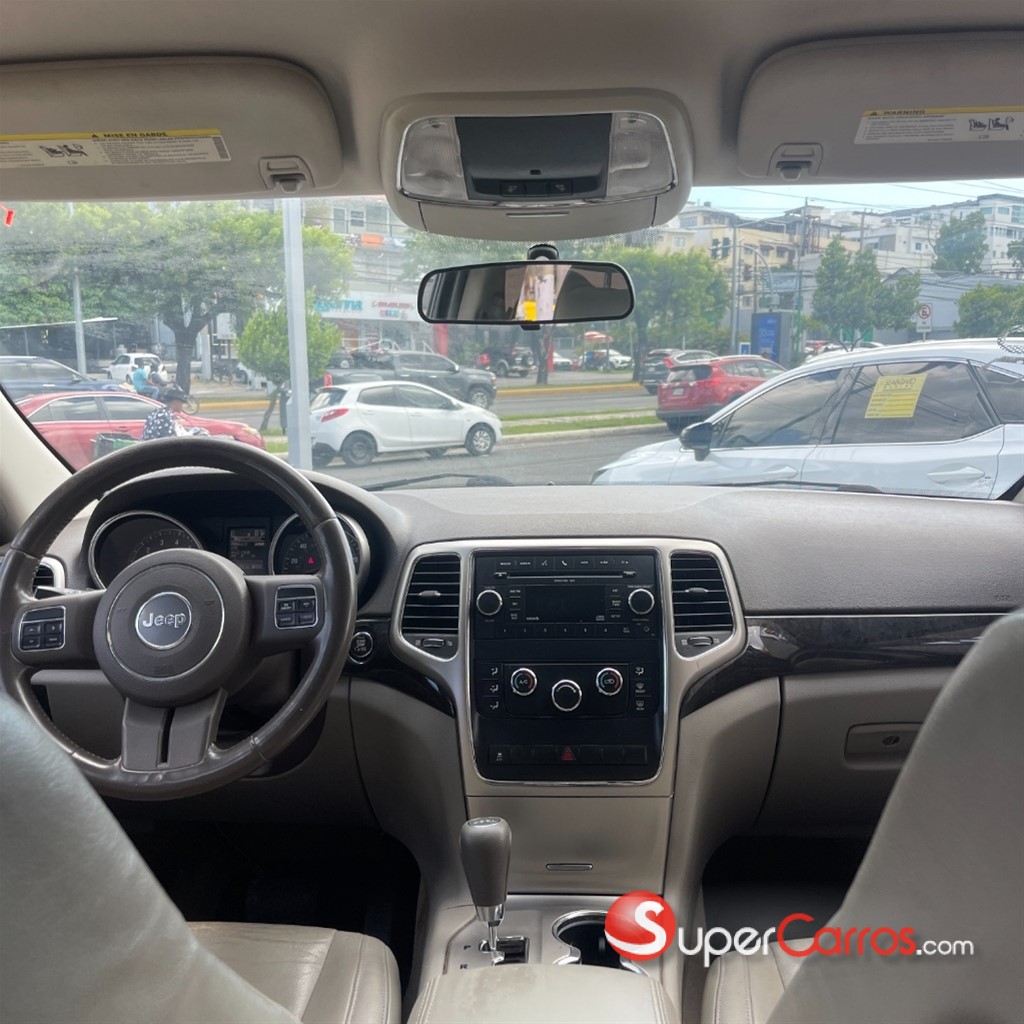 2011 Jeep Grand Cherokee Laredo — foto 8 / 9