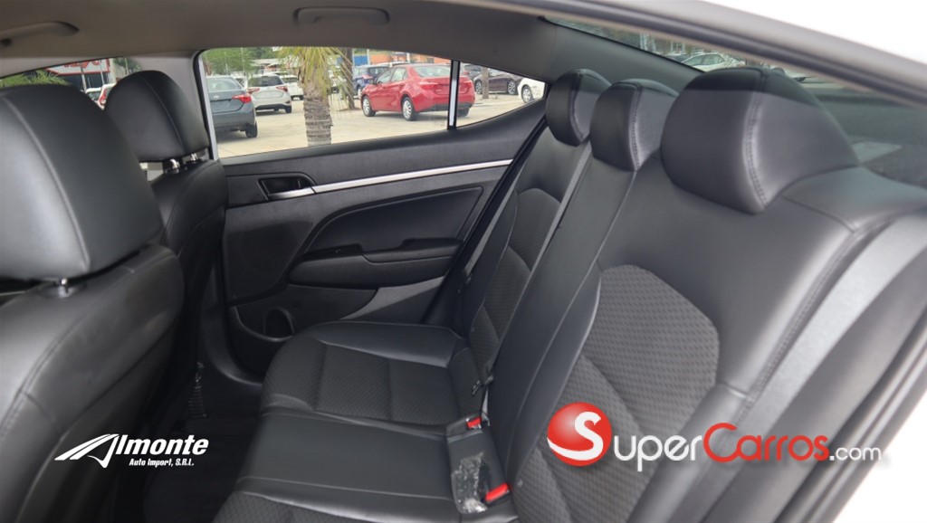 2020 Hyundai Avante — foto 10 / 12