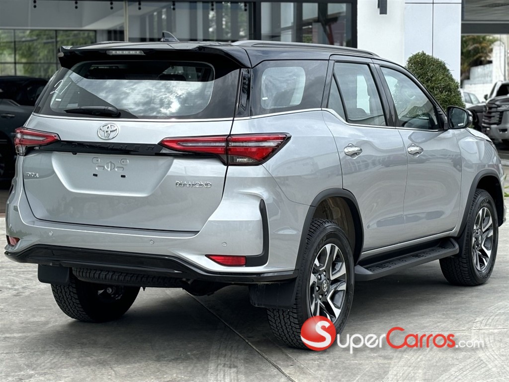2026 Toyota Fortuner DIAMOND — foto 2 / 8