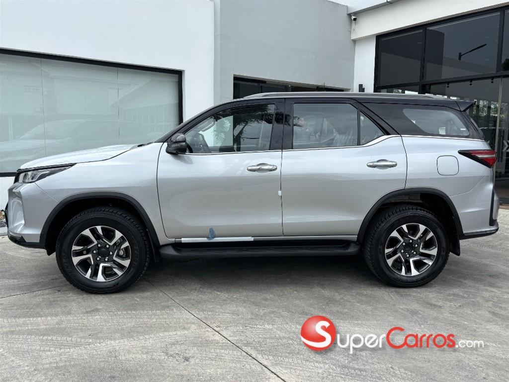 2026 Toyota Fortuner DIAMOND — foto 3 / 8