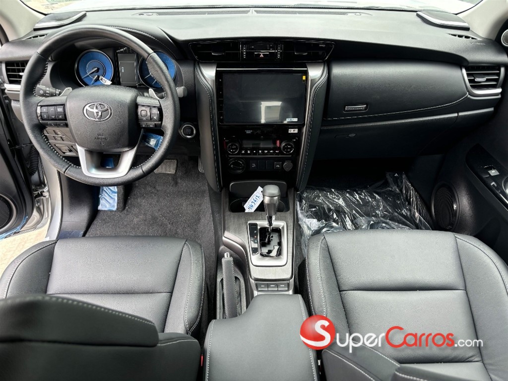 2026 Toyota Fortuner DIAMOND — foto 5 / 8