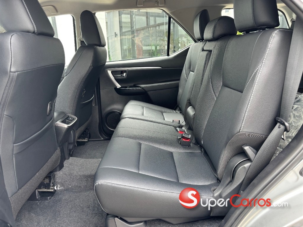 2026 Toyota Fortuner DIAMOND — foto 6 / 8