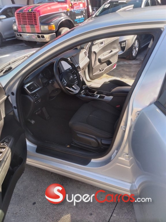 2020 Kia Optima FE — foto 10 / 12