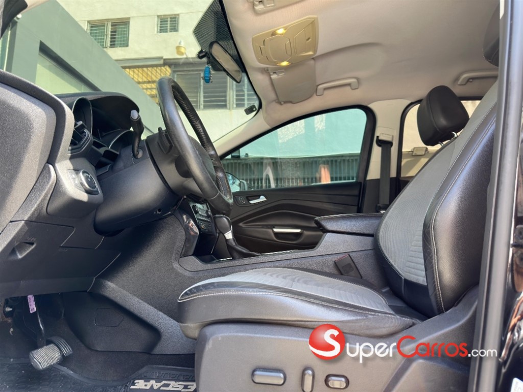 2017 Ford Escape SEL Ecoboost — foto 7 / 10