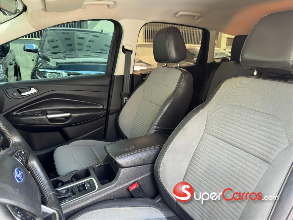 2017 Ford Escape SEL Ecoboost — foto 8 / 10