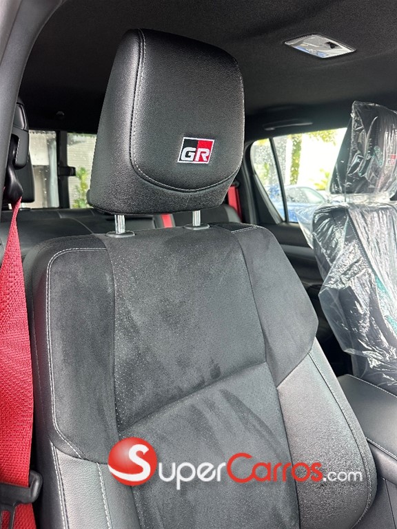 2026 Toyota Hilux GR Sport — foto 3 / 5