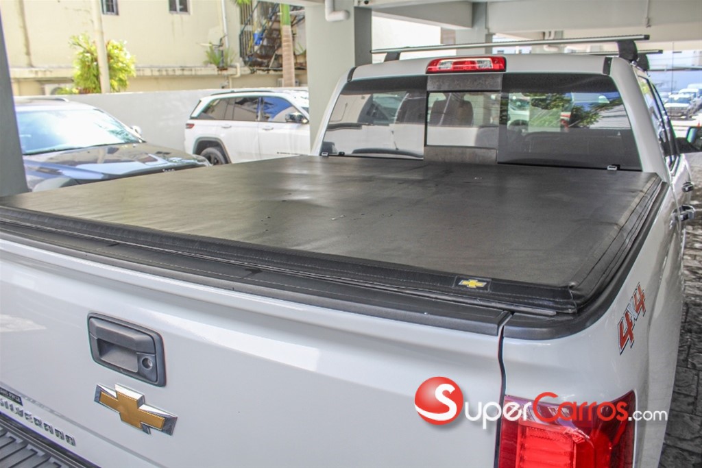 2016 Chevrolet Silverado High Country — foto 11 / 12