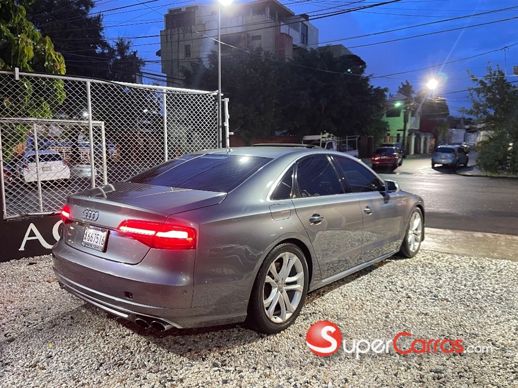 2016 Audi S8 — foto 4 / 12