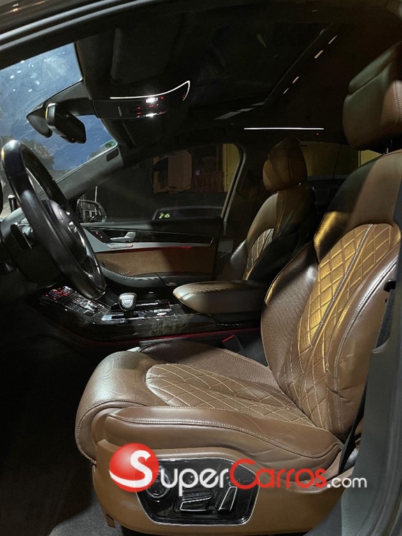 2016 Audi S8 — foto 8 / 12