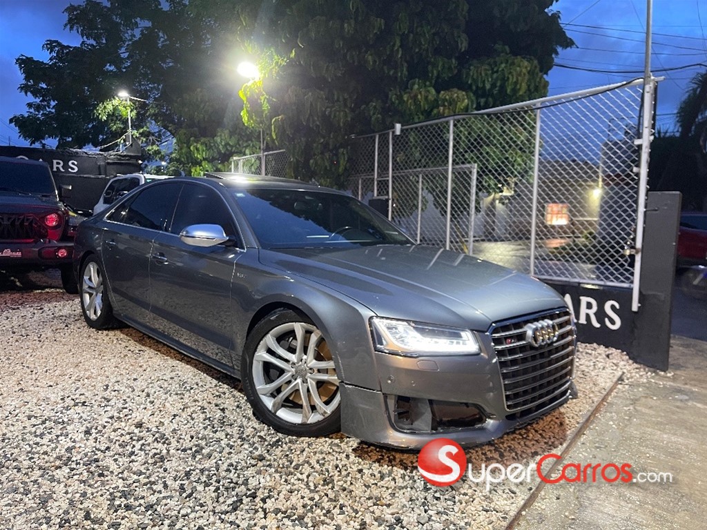 2016 Audi S8 — foto 12 / 12