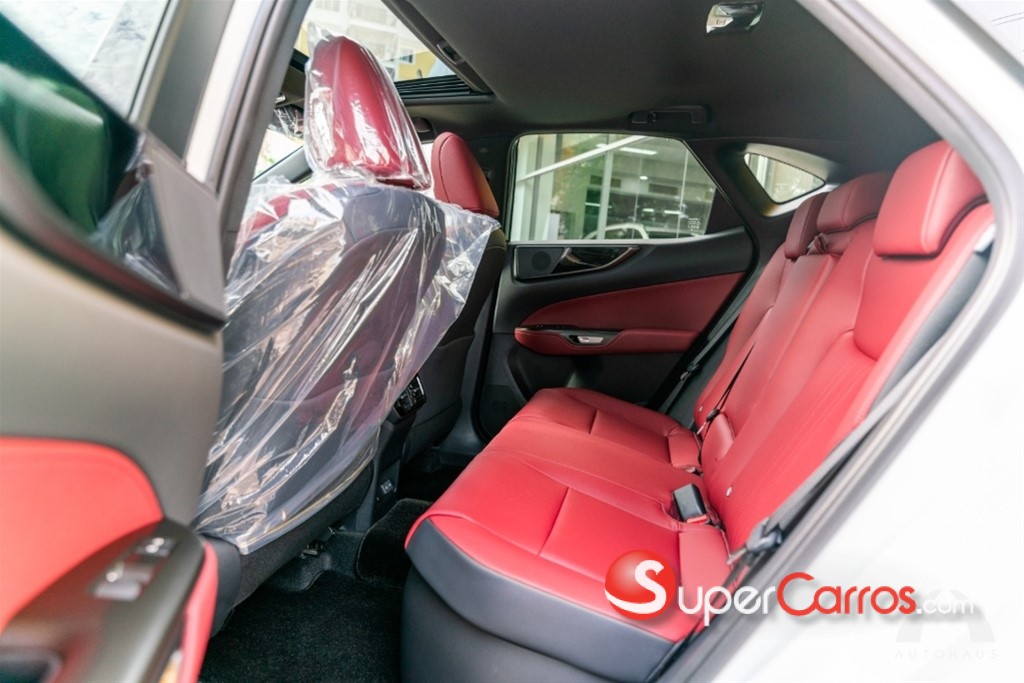 2026 Lexus NX 350 Hybrid — foto 6 / 9