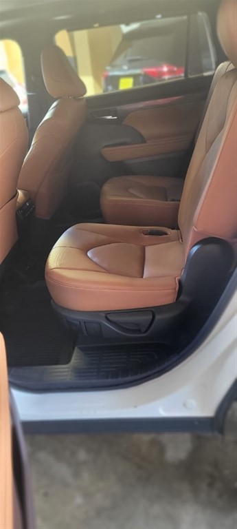 2020 Toyota Highlander Platinum — foto 3 / 11