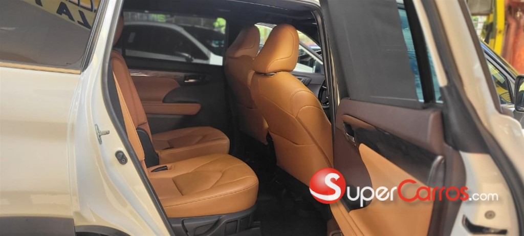 2020 Toyota Highlander Platinum — foto 9 / 11