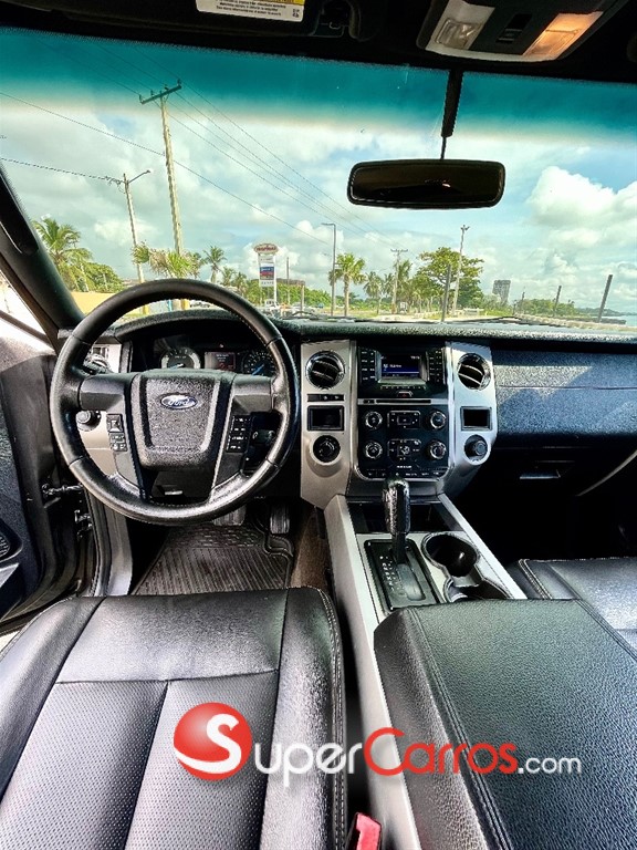 2016 Ford Expedition XLT — foto 9 / 12