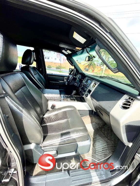 2016 Ford Expedition XLT — foto 11 / 12