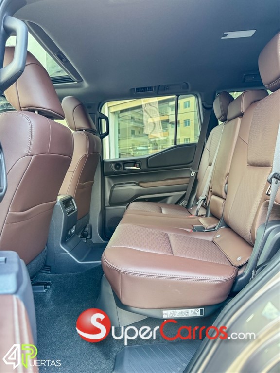 2027 Toyota Land Cruiser Prado Adventure — foto 9 / 10