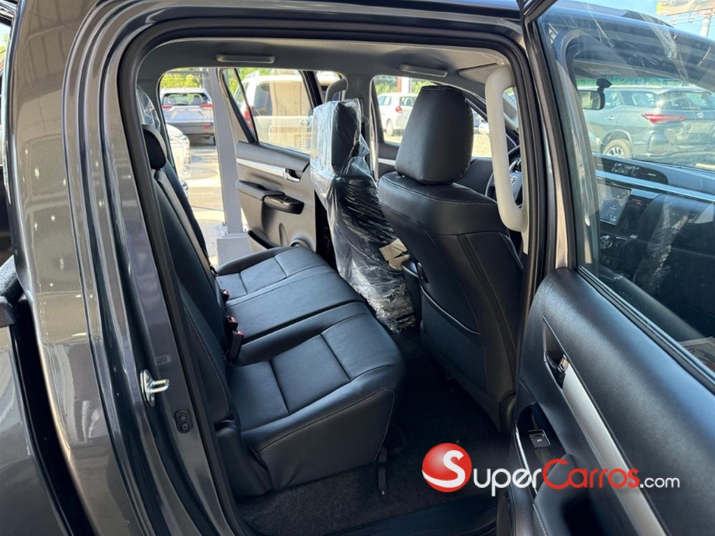 2026 Toyota Hilux WIDE TREAD — foto 7 / 9