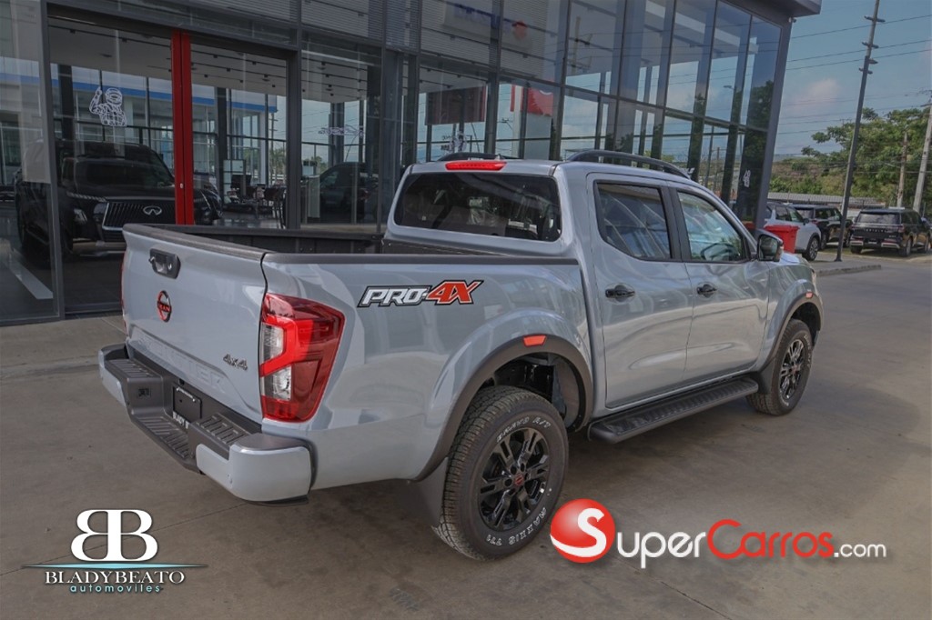2027 Nissan Frontier Pro-4X — foto 10 / 12