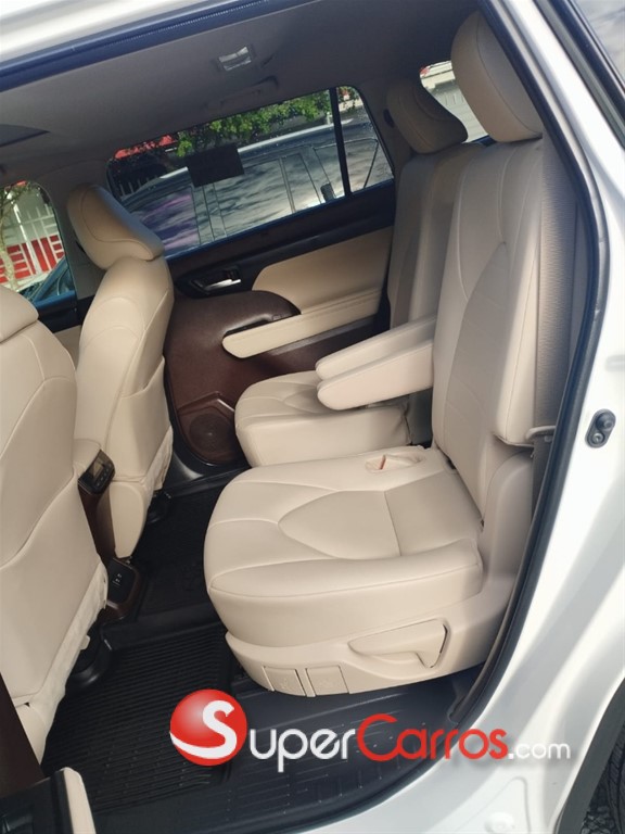2021 Toyota Highlander XLE — foto 9 / 12