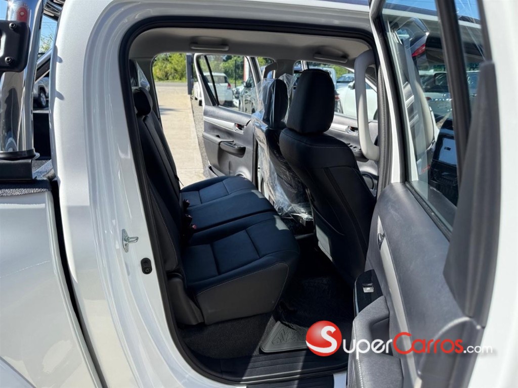 2025 Toyota Hilux WIDE TREAD — foto 8 / 9