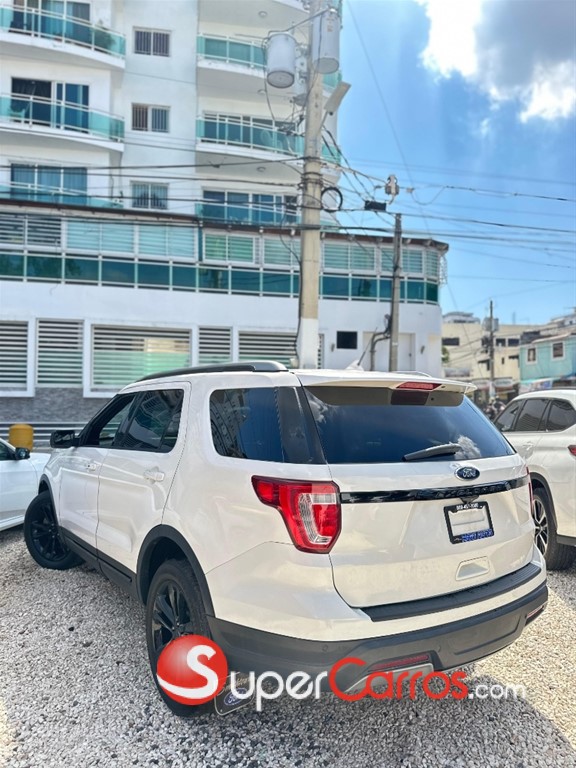 2019 Ford Explorer Limited — foto 8 / 10