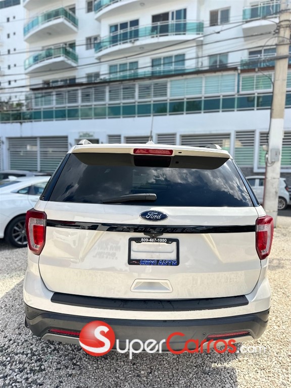 2019 Ford Explorer Limited — foto 9 / 10