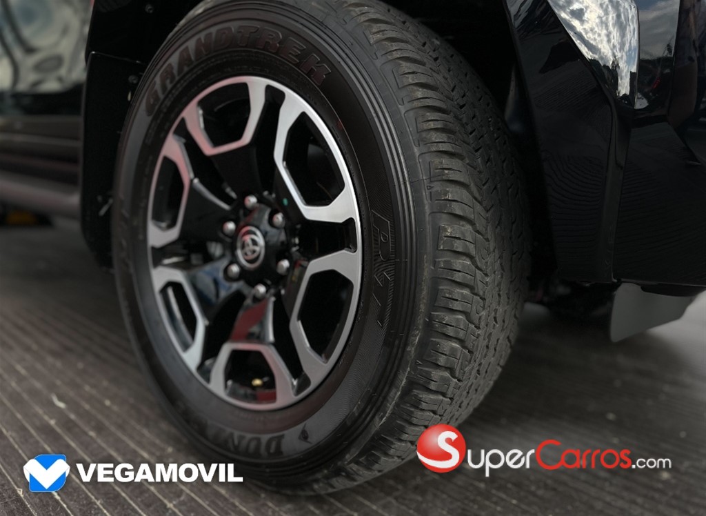2025 Toyota Hilux WIDE TREAD — foto 7 / 12