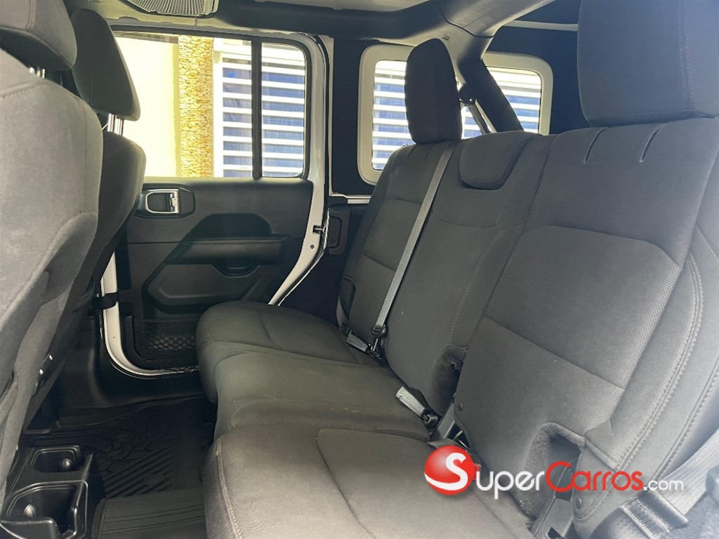 2018 Jeep Wrangler Sahara Unlimited — foto 8 / 9