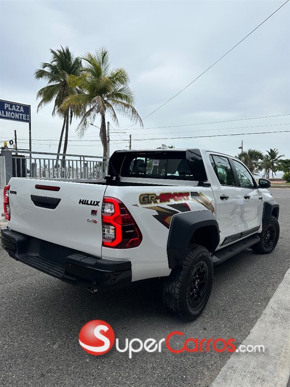 2025 Toyota Hilux GR Sport — foto 2 / 11