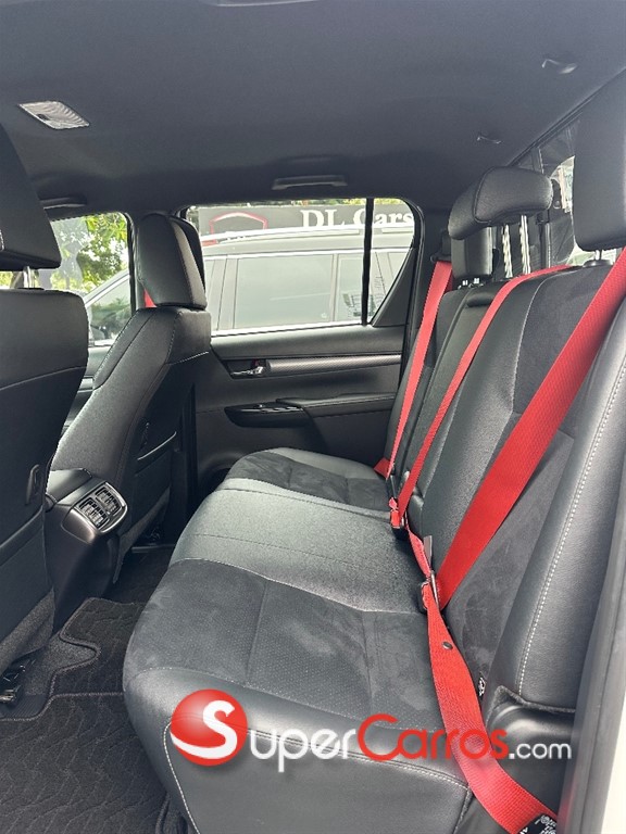 2025 Toyota Hilux GR Sport — foto 5 / 11