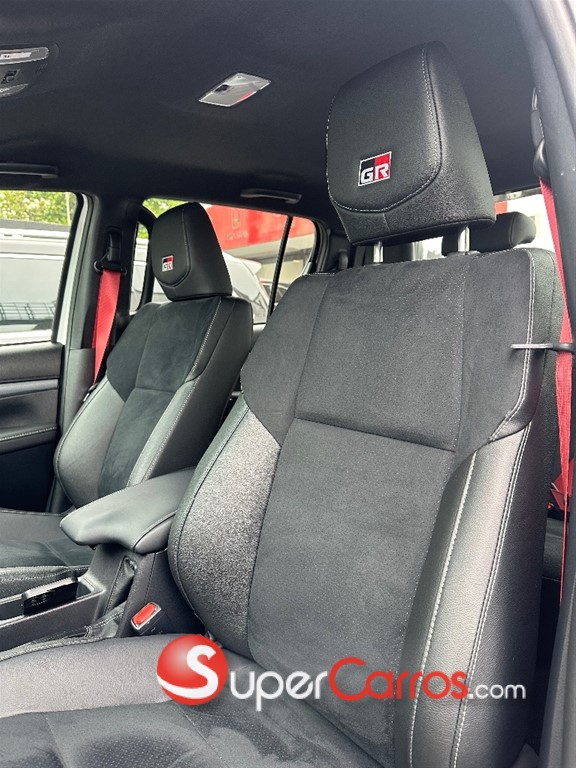 2025 Toyota Hilux GR Sport — foto 6 / 11