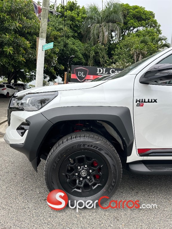 2025 Toyota Hilux GR Sport — foto 8 / 11