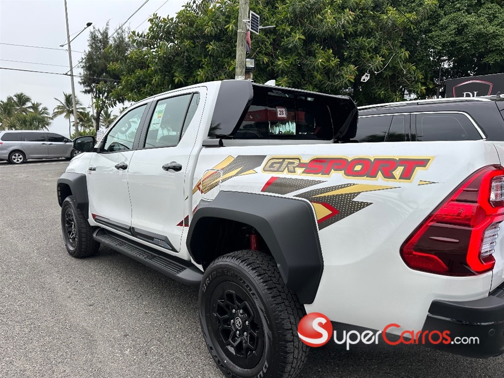 2025 Toyota Hilux GR Sport — foto 9 / 11