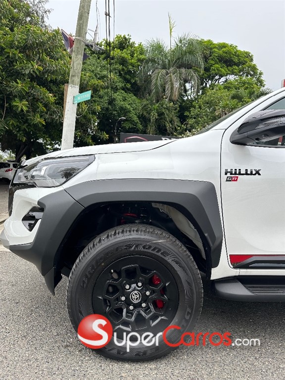 2025 Toyota Hilux GR Sport — foto 10 / 11